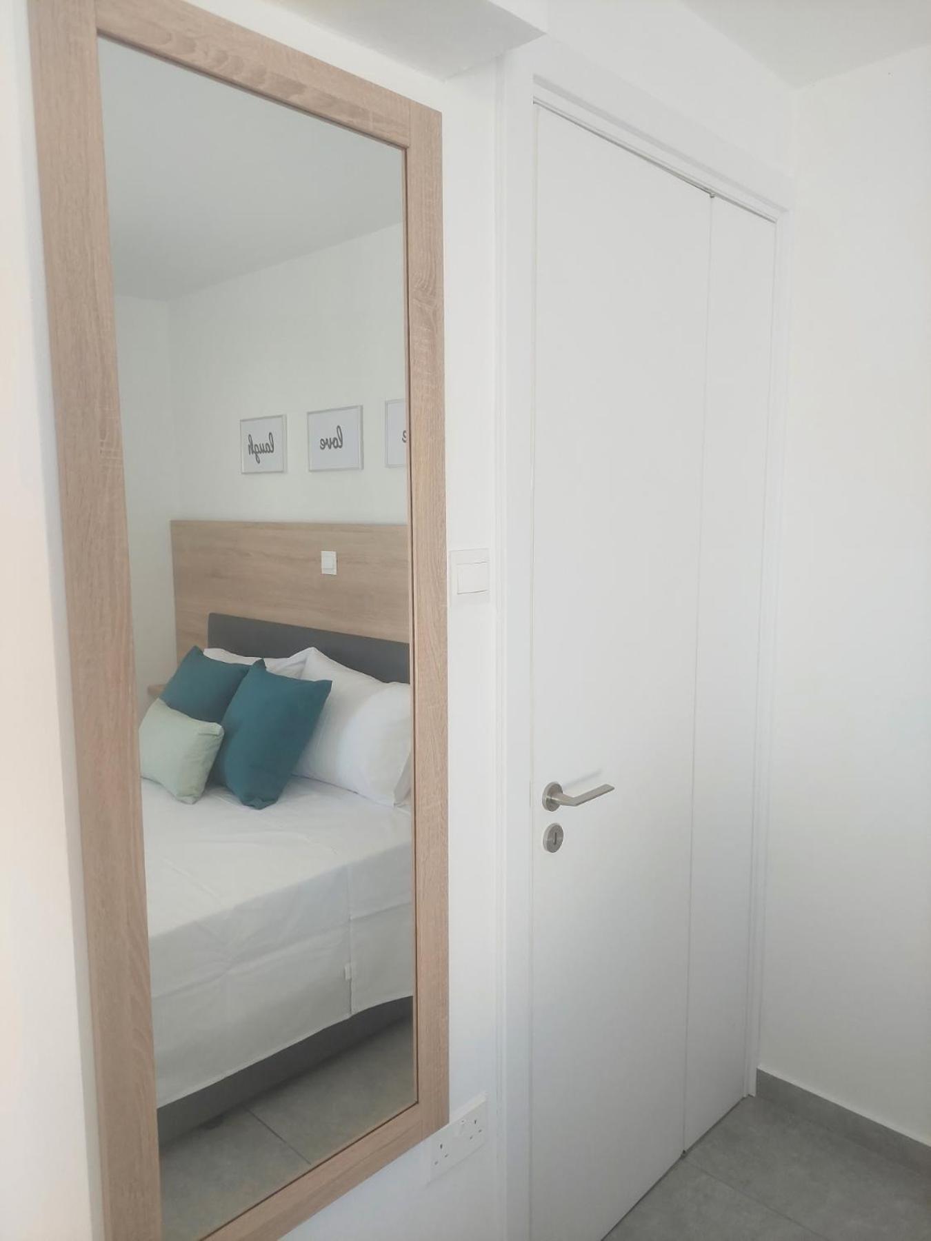 Green Bay Suites โปรทาราส ภายนอก รูปภาพ