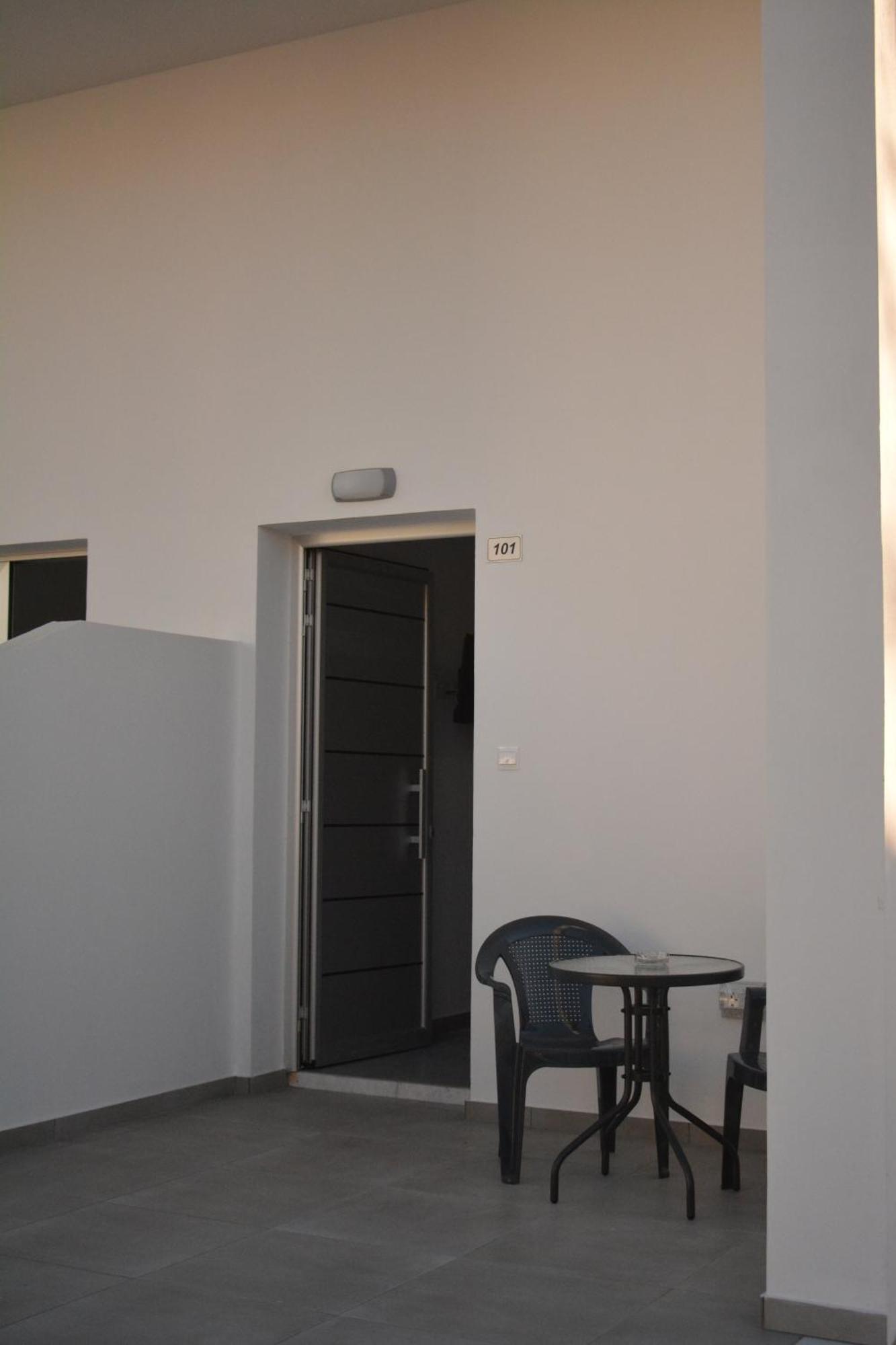 Green Bay Suites โปรทาราส ภายนอก รูปภาพ